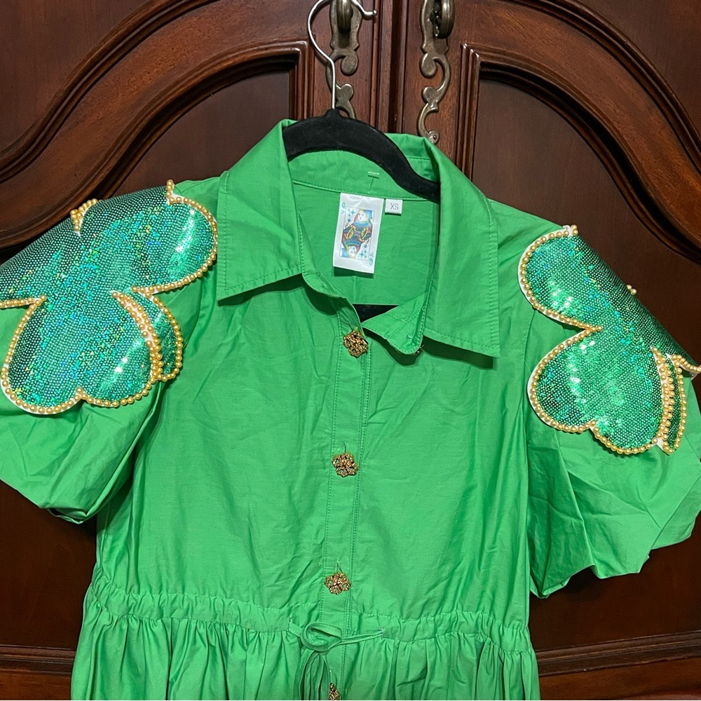 QUEEN OF SPARKLES Green Button-Front Dress with Sequin Shamrock Shoulder Accents - Picture 4 of 9